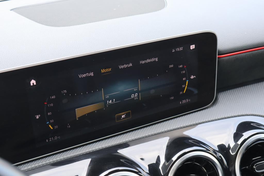 Mercedes-Benz A-Klasse 180 business solution amg l automaat l camera l temp