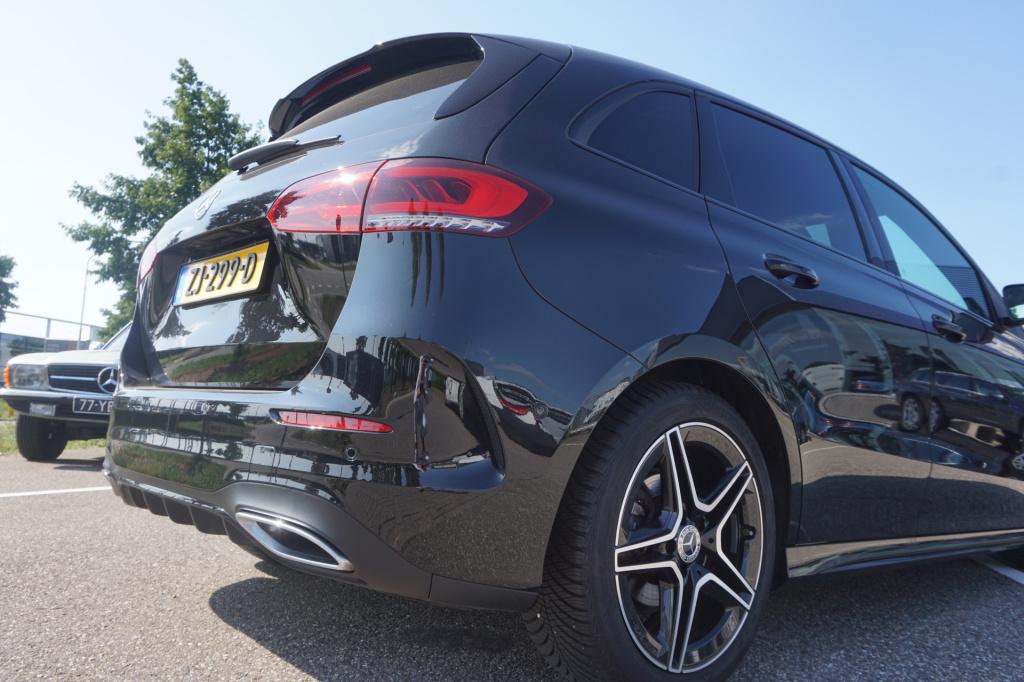 Mercedes-Benz B-Klasse 180 business solution amg l trekhaak l mbux l stoelv