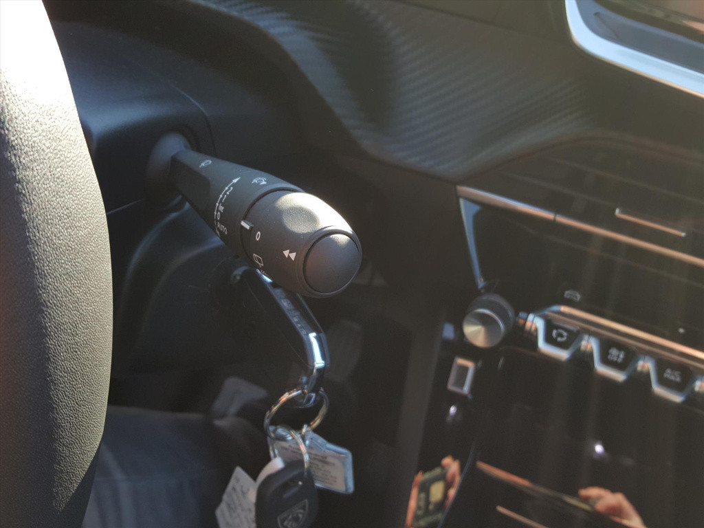 Peugeot 2008 allure 1.2 puretech 100pk navigatie | achteruitrijcamera | app