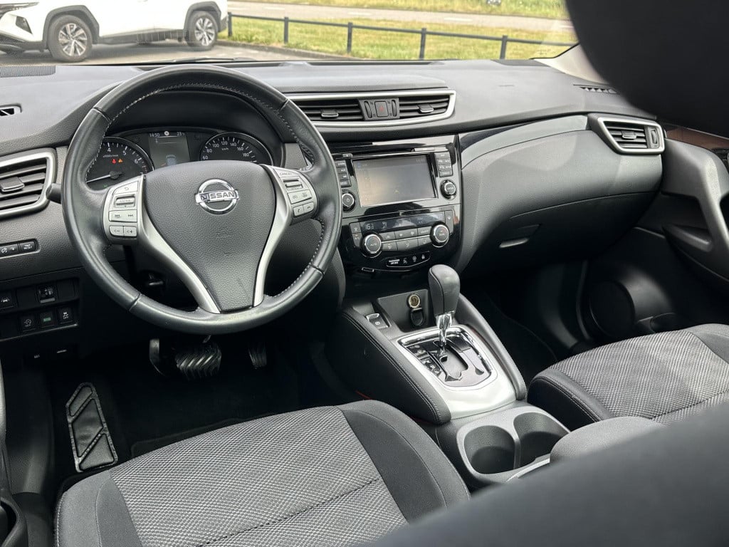 Nissan Qashqai 1.2 n-connecta | navigatie | 360° camera | trekhaak | keyles