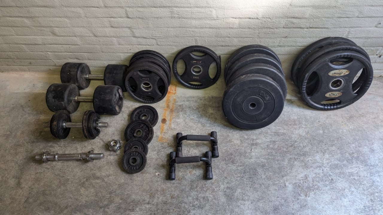 Fitness toestel, inclusief gewichten en halters
