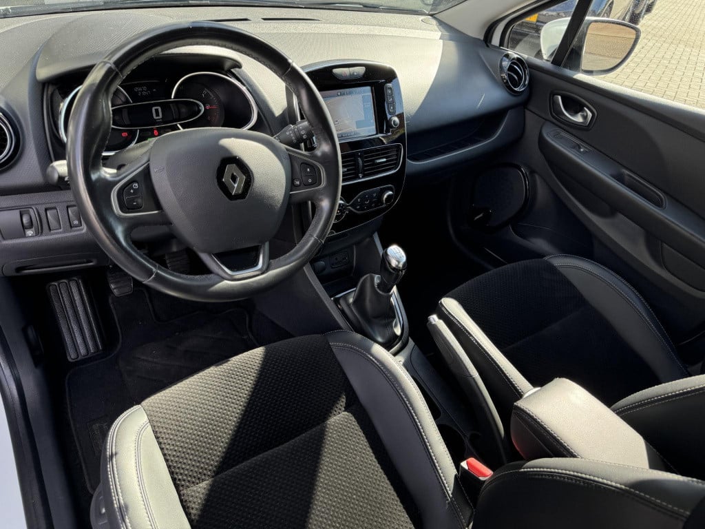 Renault Clio estate 0.9 tce intens nl-auto, véél opties! | trekhaak | navig