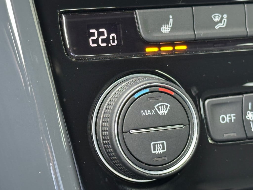 Volkswagen T-roc 1.5 tsi 150pk sport | trekhaak | carplay | led | dode hoek