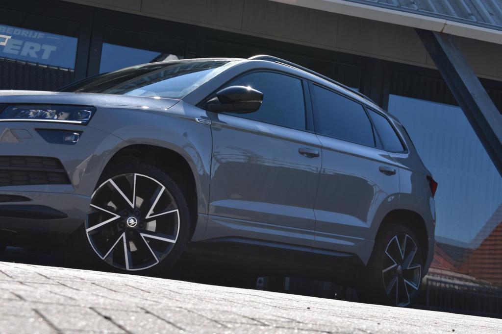 Skoda Karoq 1.5 tsi act sportline | camera | nap | stoelverwarming | apple 