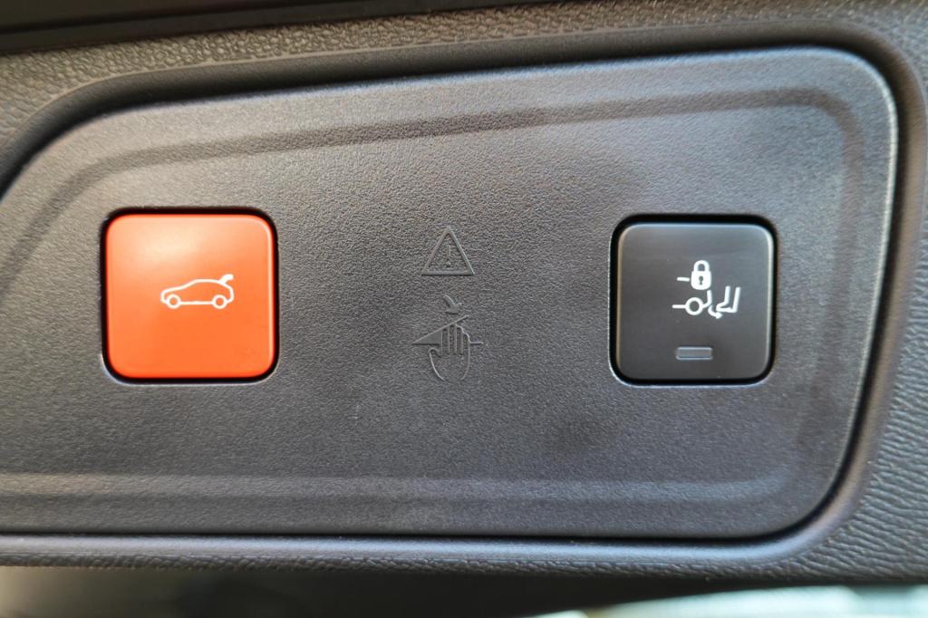 Peugeot 3008 1.6 hybrid 225 allure