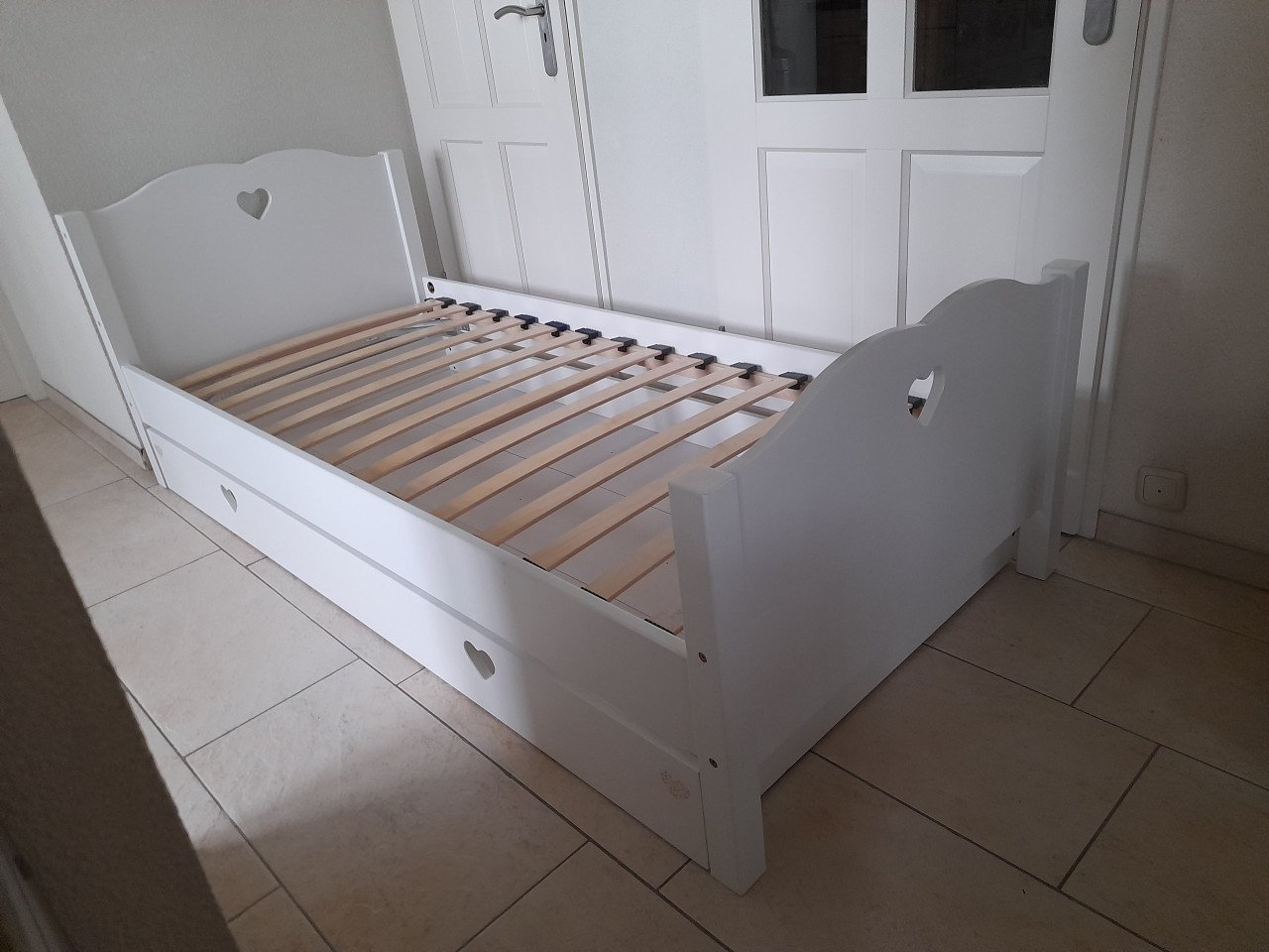 1 Persoons bed met lade 90 x 200 (in goede staat)