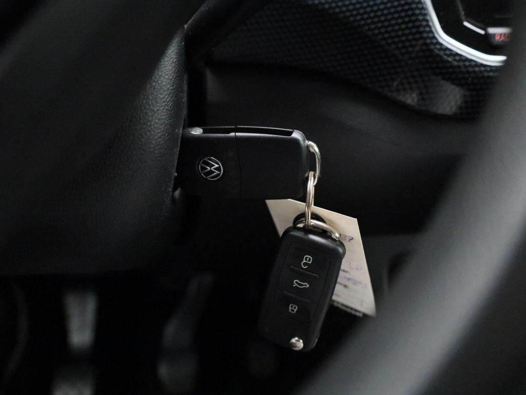 Volkswagen UP! 1.0 | dab | bluetooth | airco | 5-deurs