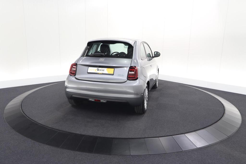 Fiat 500 urban 42 kwh | soh 97.6% | 3 fase laadfunctie | camera | apple car