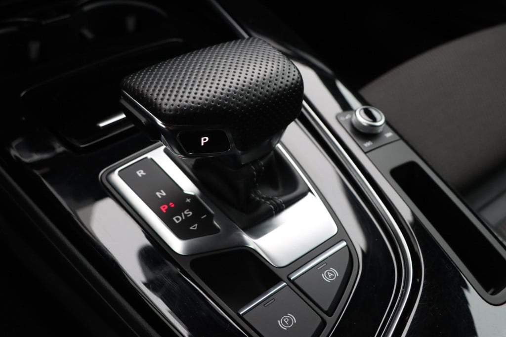Audi A4 avant 35 tfsi 150pk s tronic s edition competition