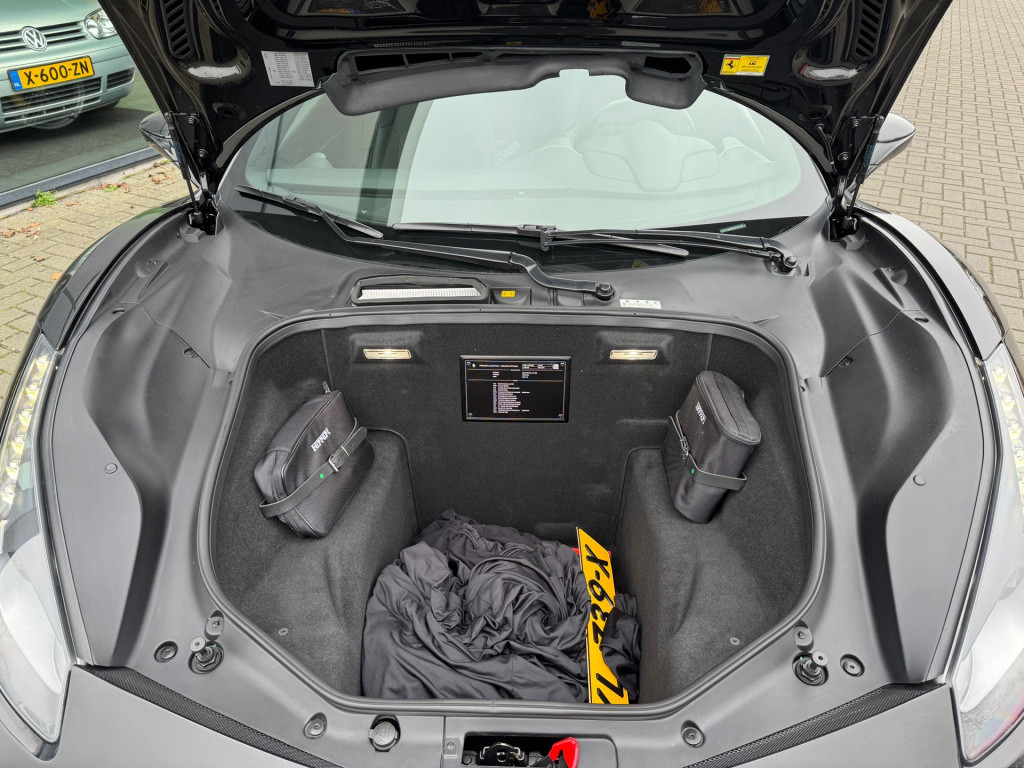 Ferrari 488 3.9 gtb hele * daytona seats * carbon driver zone * dealer onde