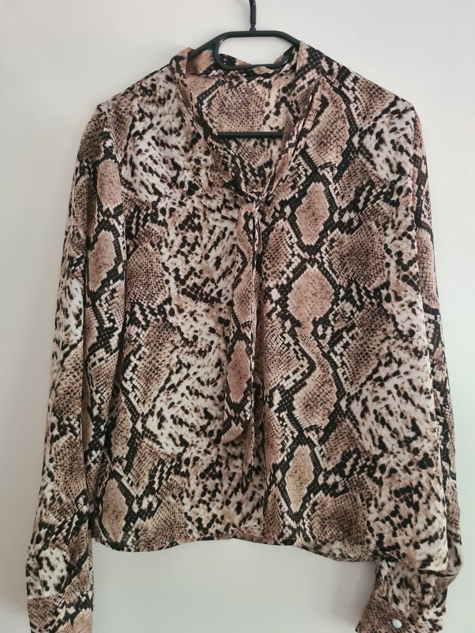 Beige, ecru ,zwart slangenprint blouse Maat M