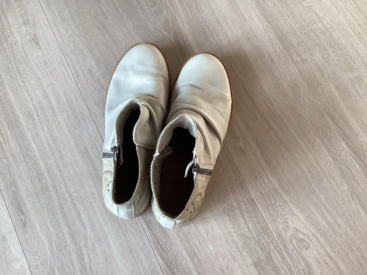 Enkellaarsjes suede weinig gedragen maat 37