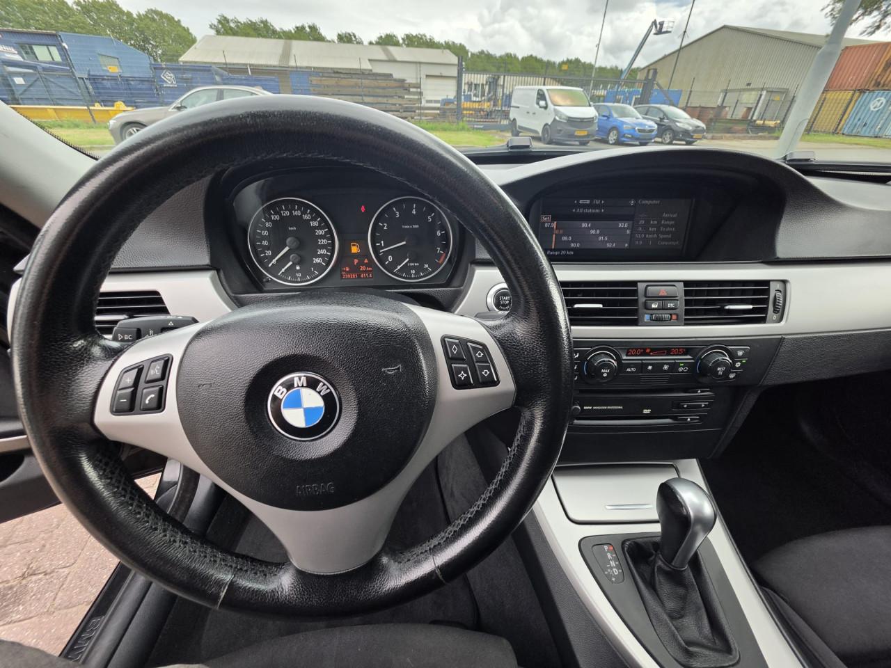 BMW 325i E90 Automaat 2007 6  Cilinder