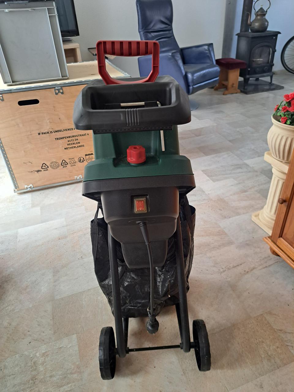 HAKSELAAR [TAKKEN VERSNIPPERAAR]