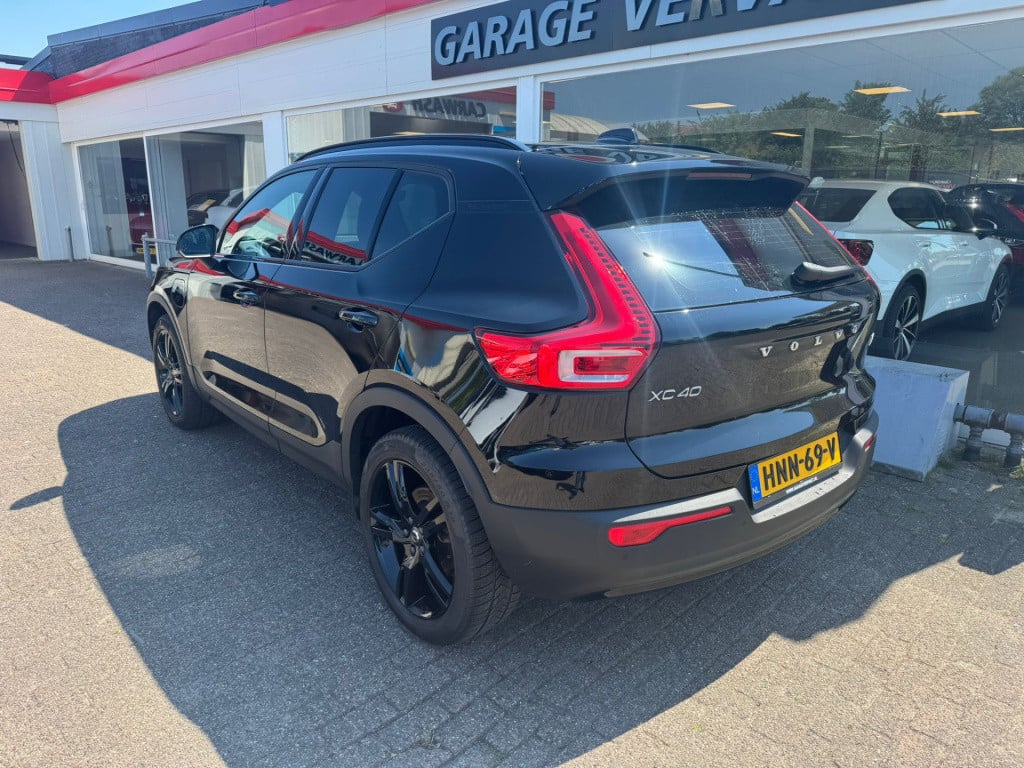 Volvo XC40 1.5 t4 recharge r-design black edition