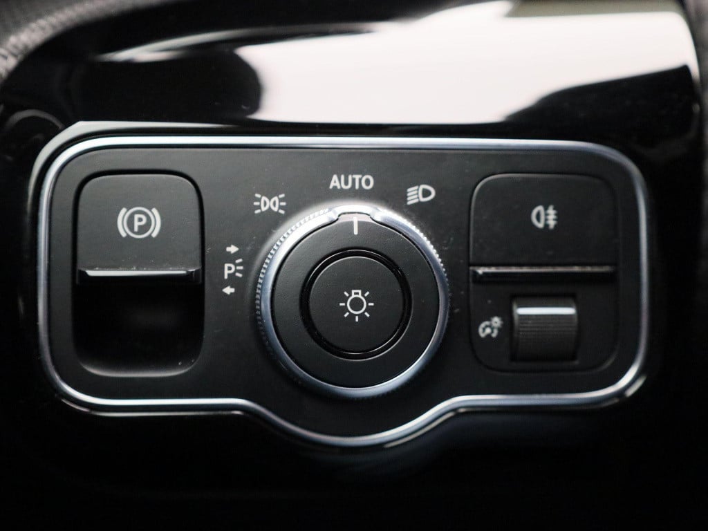 Mercedes-Benz A-Klasse 200 business solution plus | automaat | half leder |