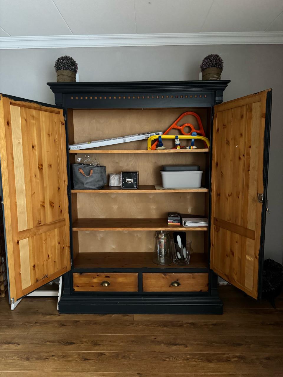 Grenenkast voor linnen of service