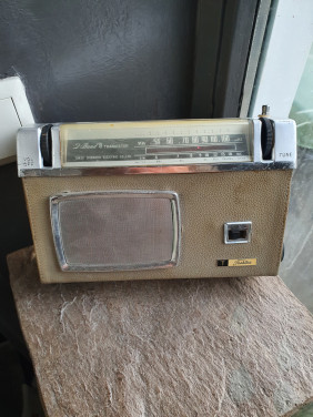 Leuke vintage 8 transistor radio toshiba 8 TL-463 R....