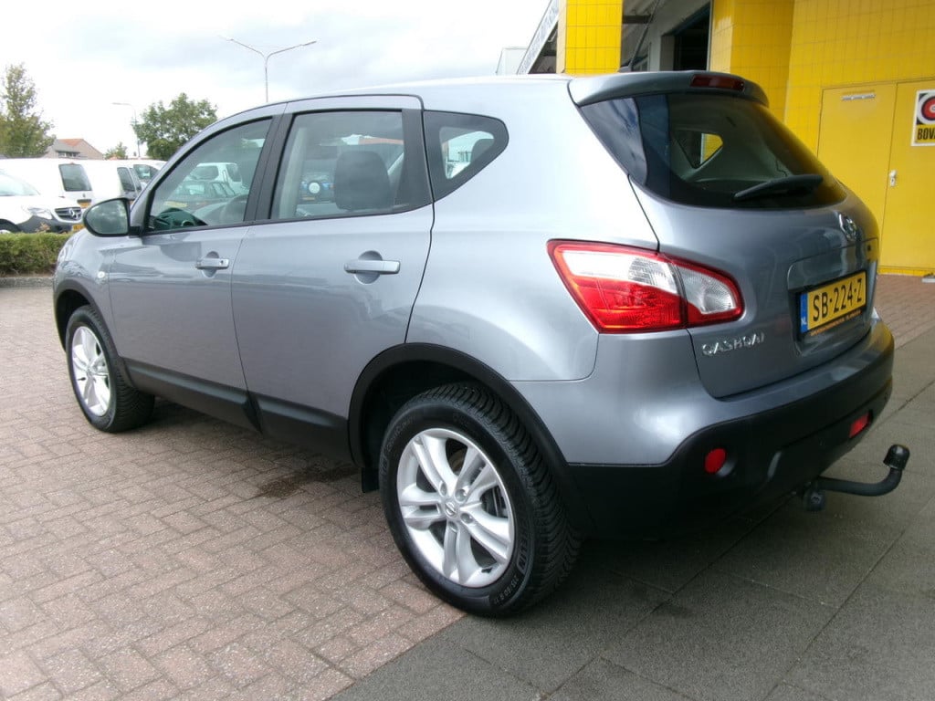 Nissan Qashqai 1.6 acenta airco, nav., camera, trekhaak, pdc