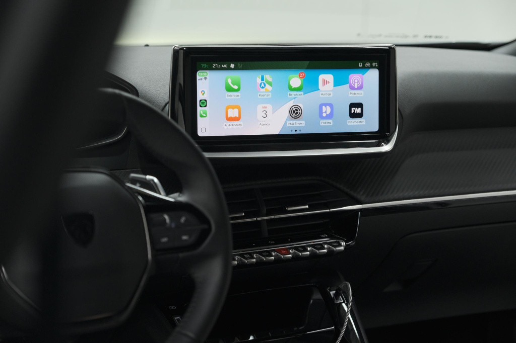 Peugeot 2008 puretech 130 eat8 allure | camera | navigatie | apple carplay 