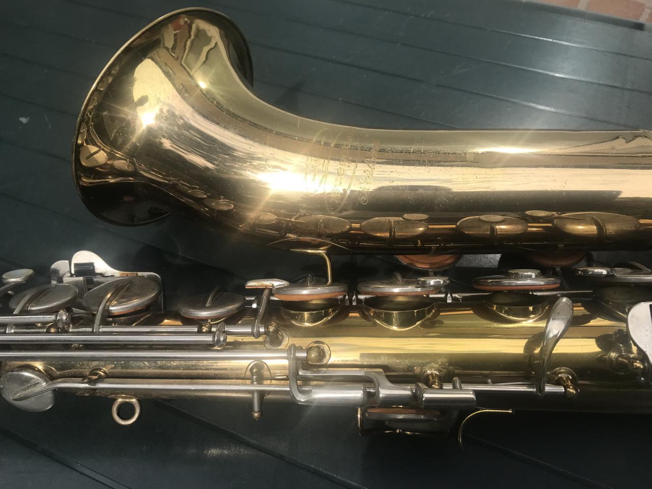 BUESCHER ARISTOCRAT TENOR SAXOFOON
