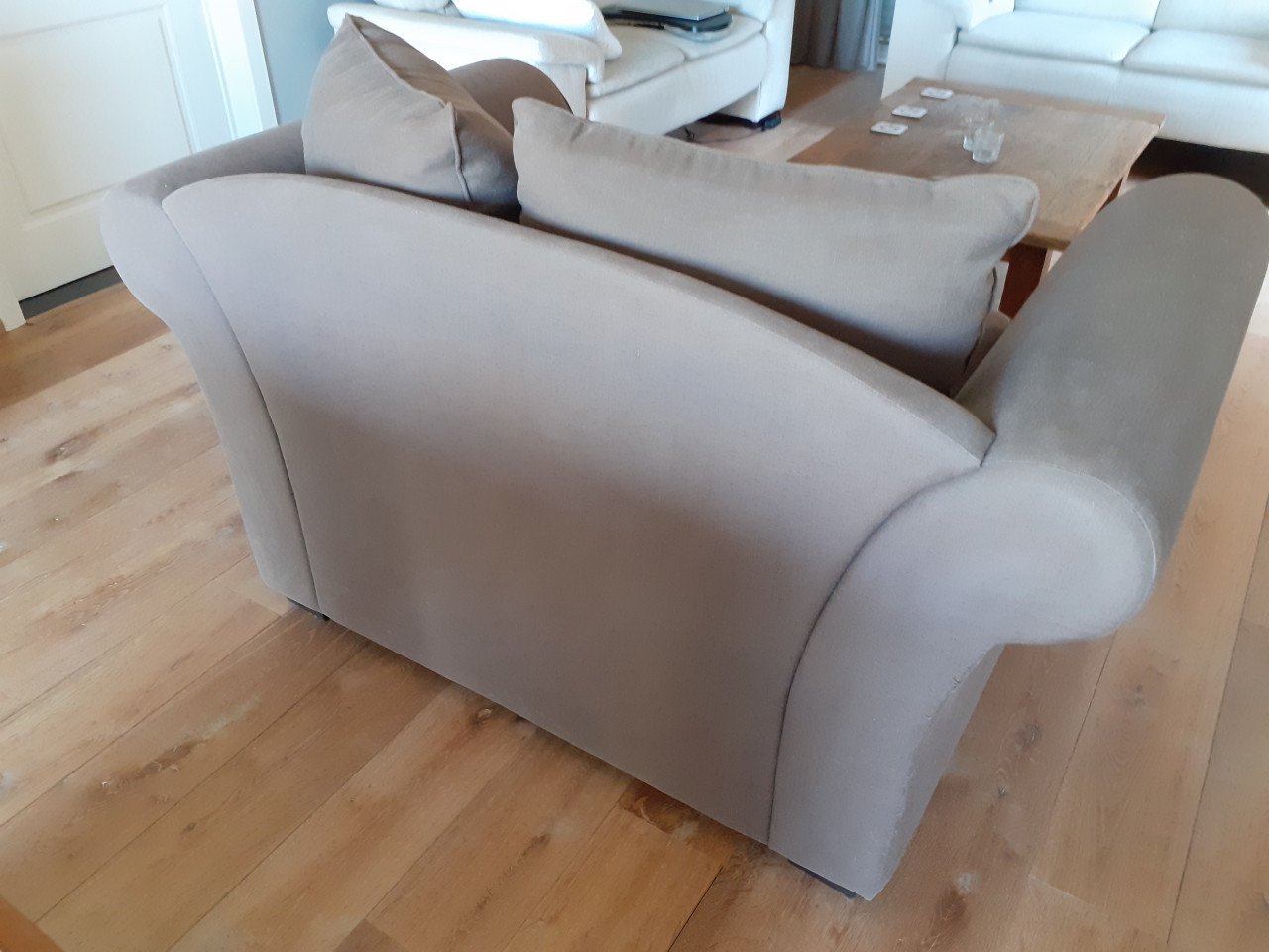 Ruime zetel in de kleur bruin