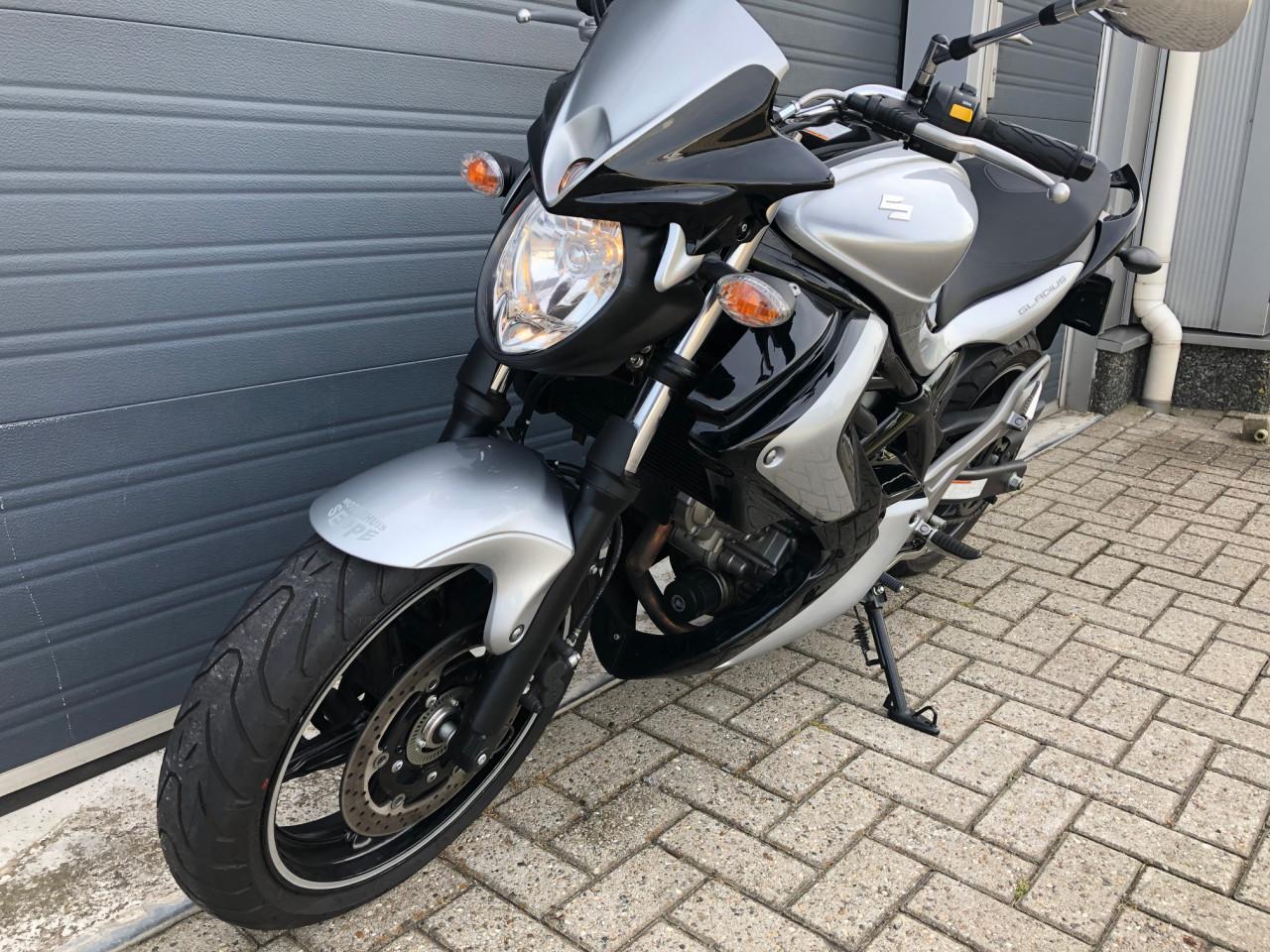 Suzuki SFV650 Gladius uit 2013, 13dkm met ABS, Rijklaar mee €3750,-