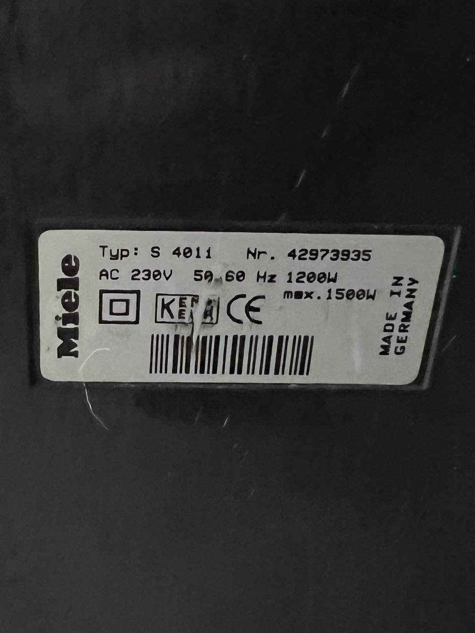 Krachtige Miele Stofzuiger met hulpstukken als nieuw