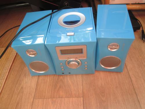 2 x radio met defecte/slechtwerkende CD speler en 1 x digitale ontvanger