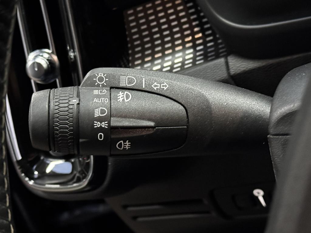 Volvo XC40 1.5 t4 recharge r-design