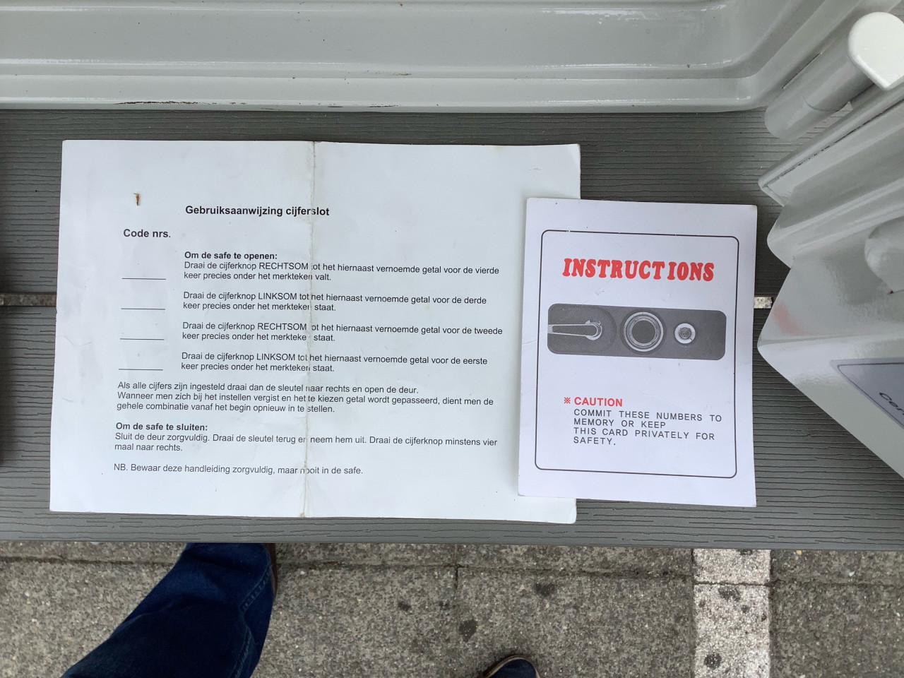 Kluis kluisje brandkast brandkastje met sleutels en cijferslot