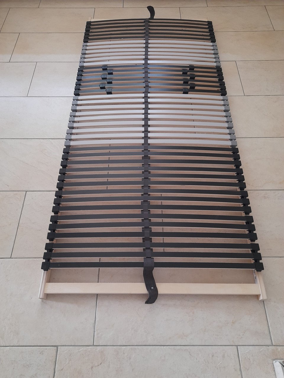 Stevige lattenbodem 90 x 200 ( in goede nette staat )