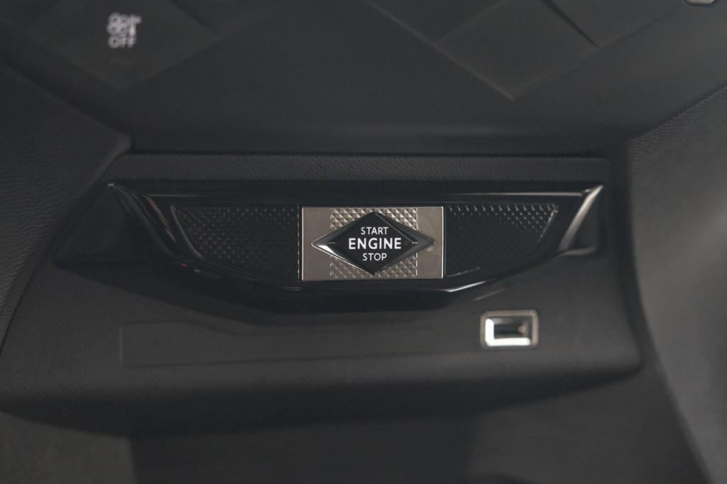 Ds Ds 3 crossback e-tense so chic 50 kwh | camera | dodehoekdetectie | appl