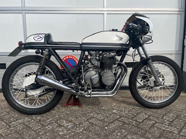 Pracht Honda cb400F caferacer met Blauw kenteken