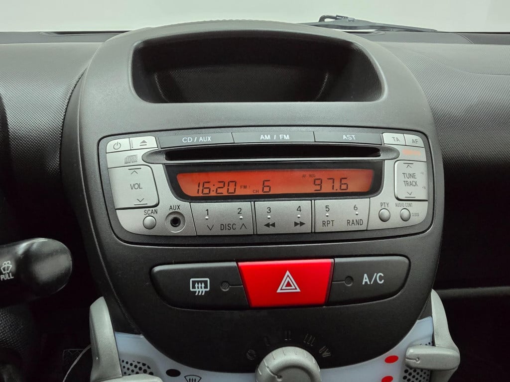 Peugeot 107 occasion 1.0 active met airco en 5 deurs | tweedehands peugeot 