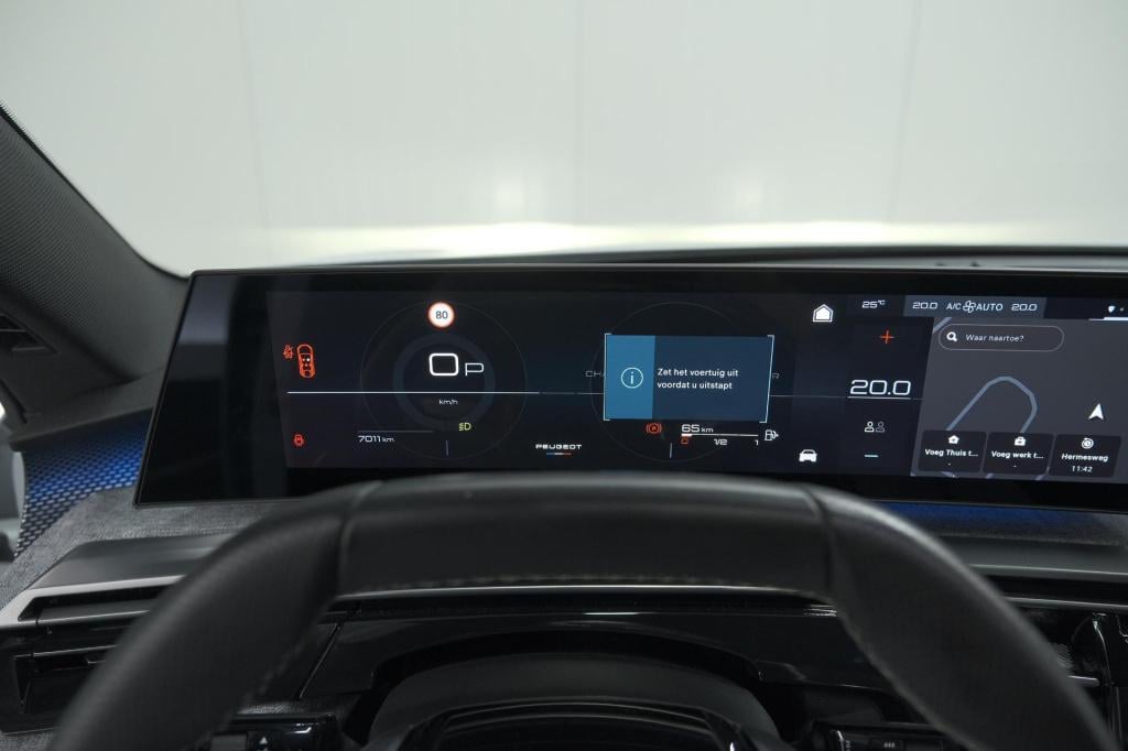 Peugeot 3008 1.2 hybrid 136 gt | panoramadak | focal audio | alcantara exec