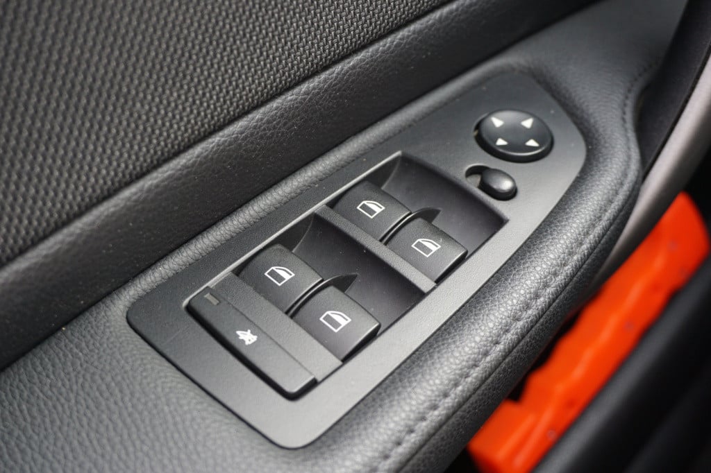 BMW 1 Serie 116i business line airco / elektr. ramen / lm velgen / trekhaak