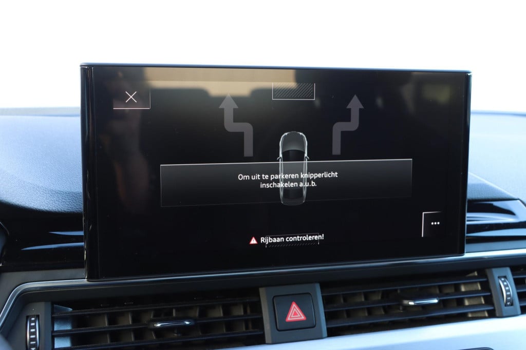 Audi A4 limousine 35 tfsi s edition 150pk s-tronic