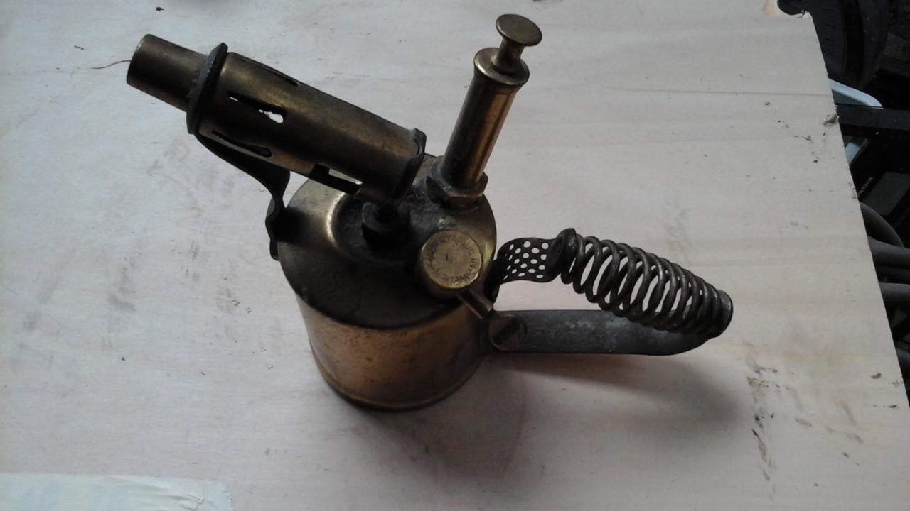 Oude koperen brander