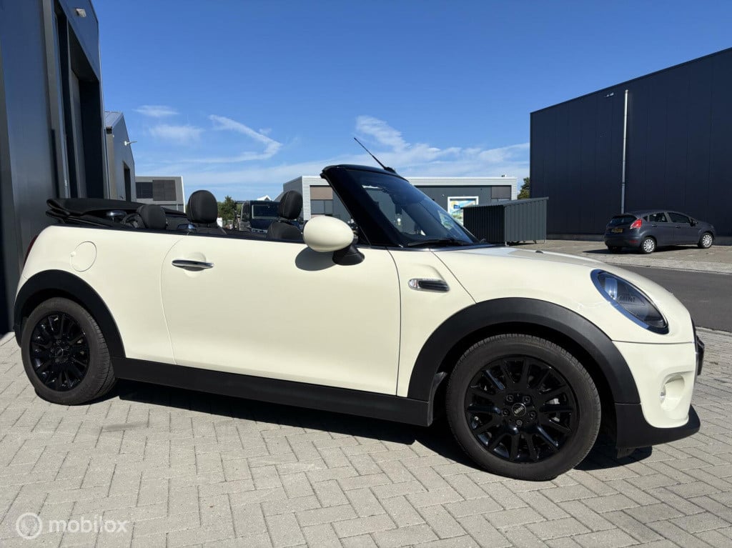 Mini Cooper Cabrio 1.5 chili