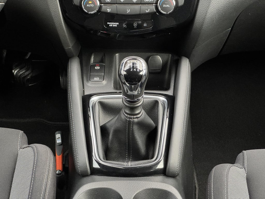 Nissan Qashqai 1.2 n-connecta design pack | trekhaak | navigatie | 360° cam