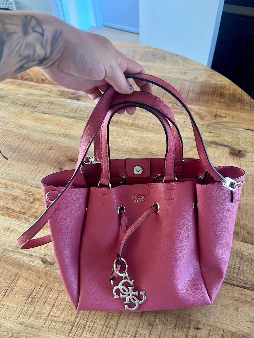 Guess tas zalm rose nieuw