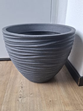 Grote kunststof bloempot