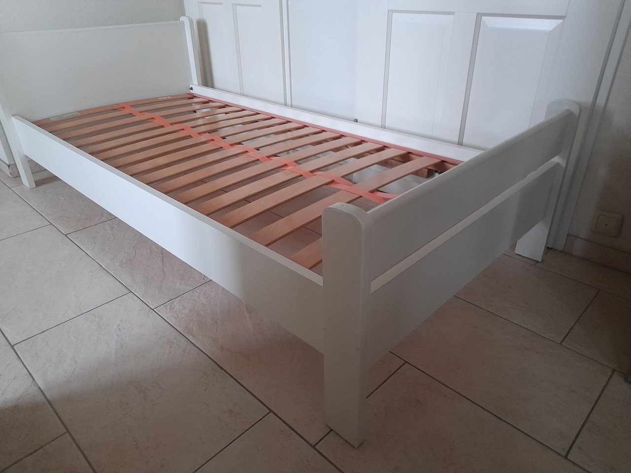 1 Persoons bed 90 x 200 (in goede staat )