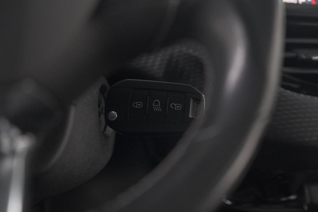 Peugeot 2008 puretech 110 allure | panoramadak | navigatie | camera | parke