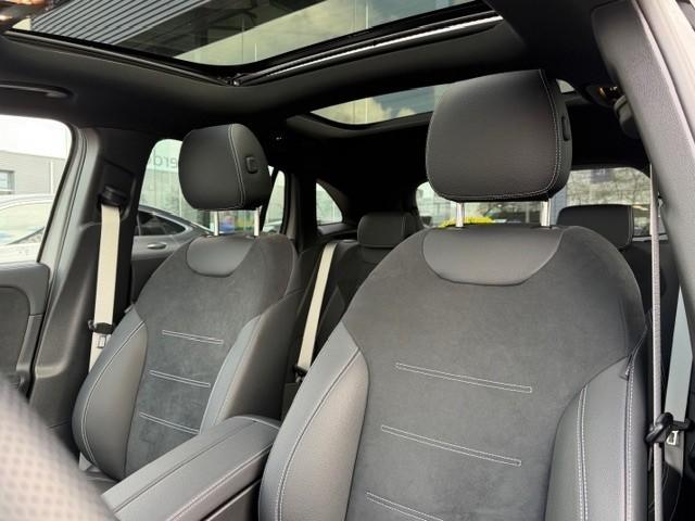 Mercedes-Benz Gla-klasse 200 business solution amg l panoramadak l mbux l m