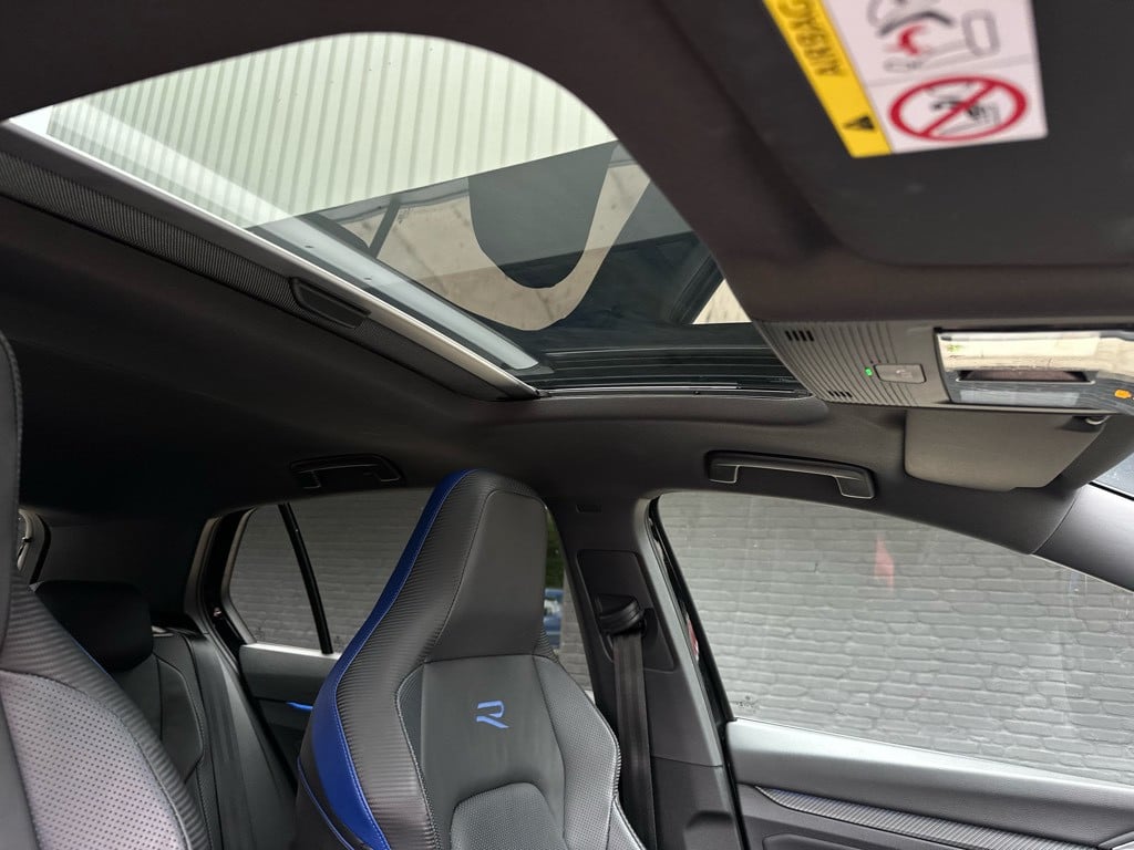 Volkswagen Golf 2.0 tsi r 4motion // panoramadak // akrapovic