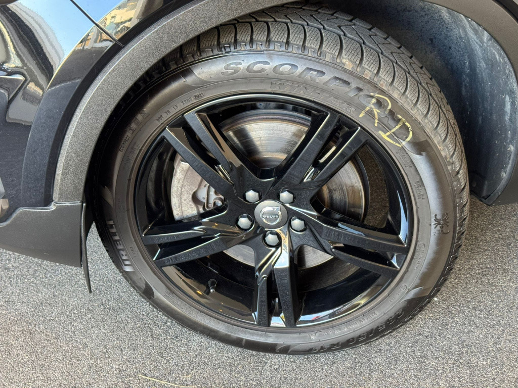 Volvo XC40 1.5 t4 recharge r-design black edition