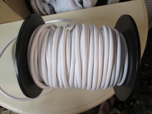 Losse geaarde kabel nieuw op de rol 3 x 1.5
