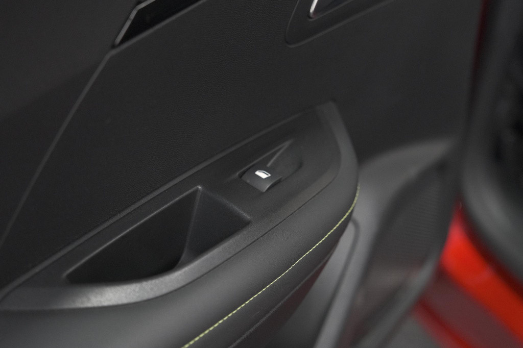 Peugeot 2008 puretech 130 gt-line | trekhaak | camera | apple carplay | par